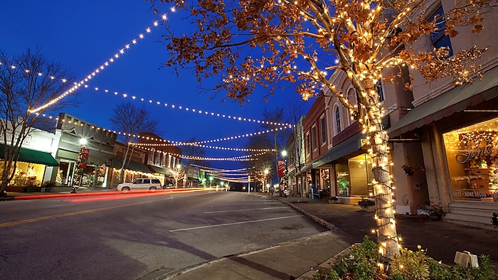 This picture-perfect Christmas getaway is just an hour...