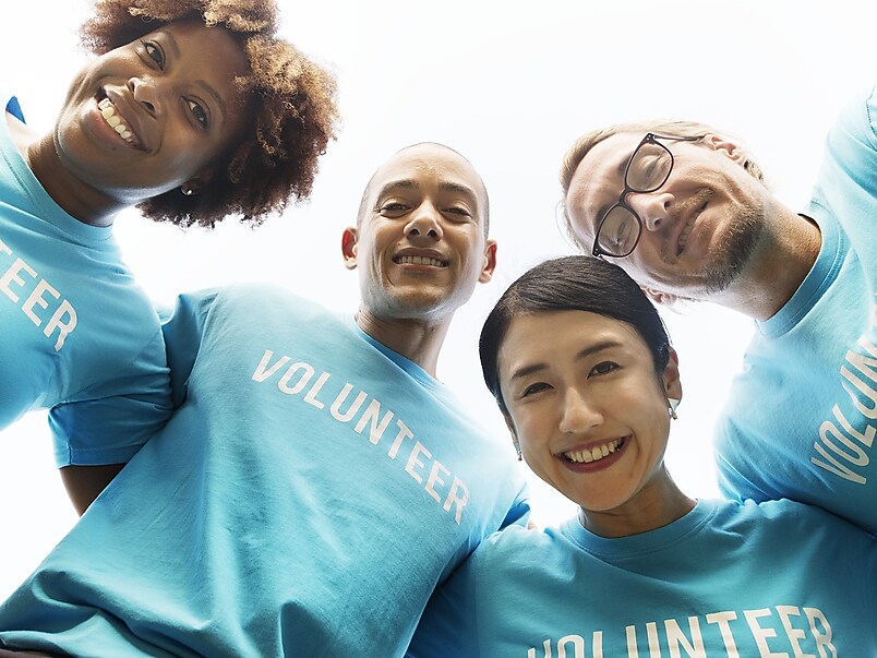 Want to get happy? Try helping others